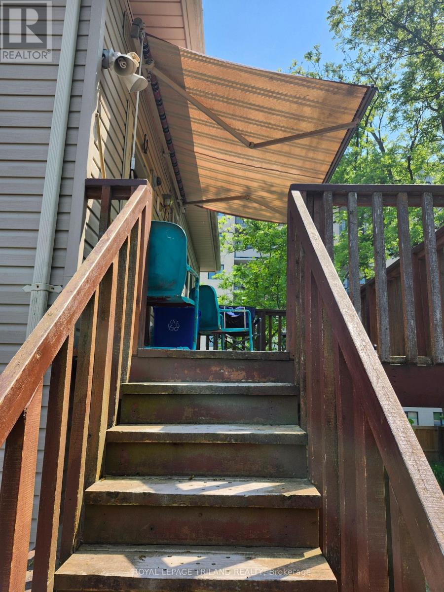 92 Moore Street N, St. Thomas, Ontario  N5R 3W5 - Photo 9 - X12221423