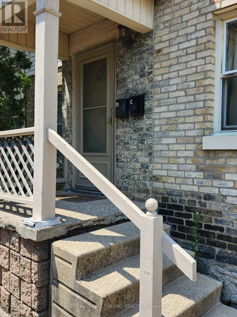 92 Moore Street N, St. Thomas, Ontario  N5R 3W5 - Photo 5 - X12221423