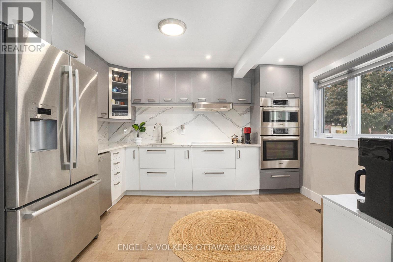 Property at 430 DUVERNAY DRIVE image 4
