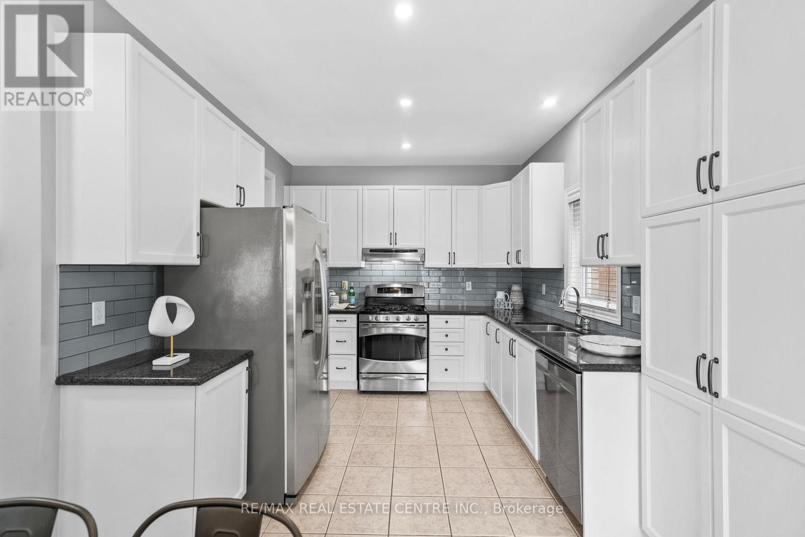 Property at 1464 ROLPH TERRACE image 4