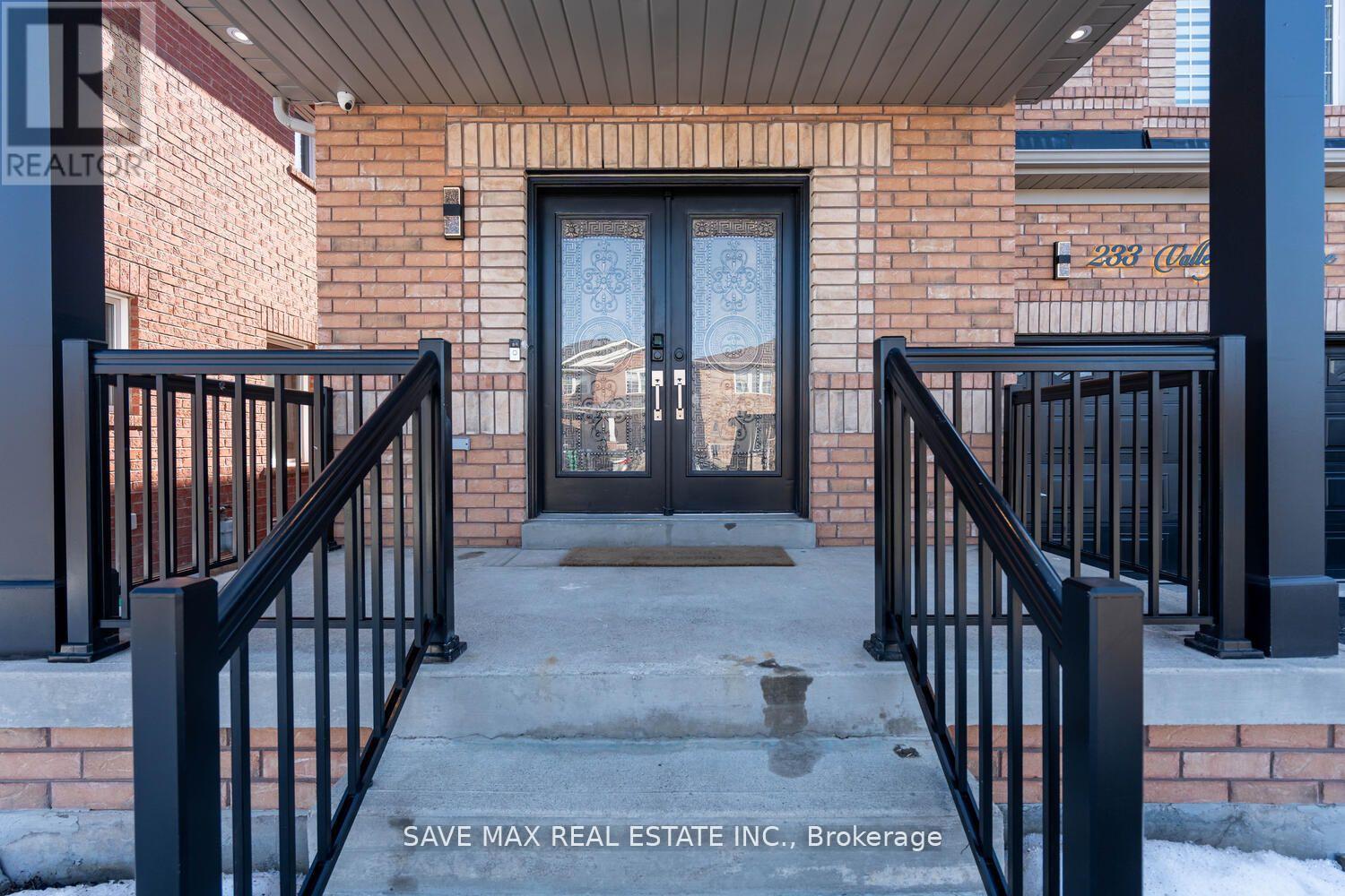 Property at 233 VALLEYWAY DRIVE image 3