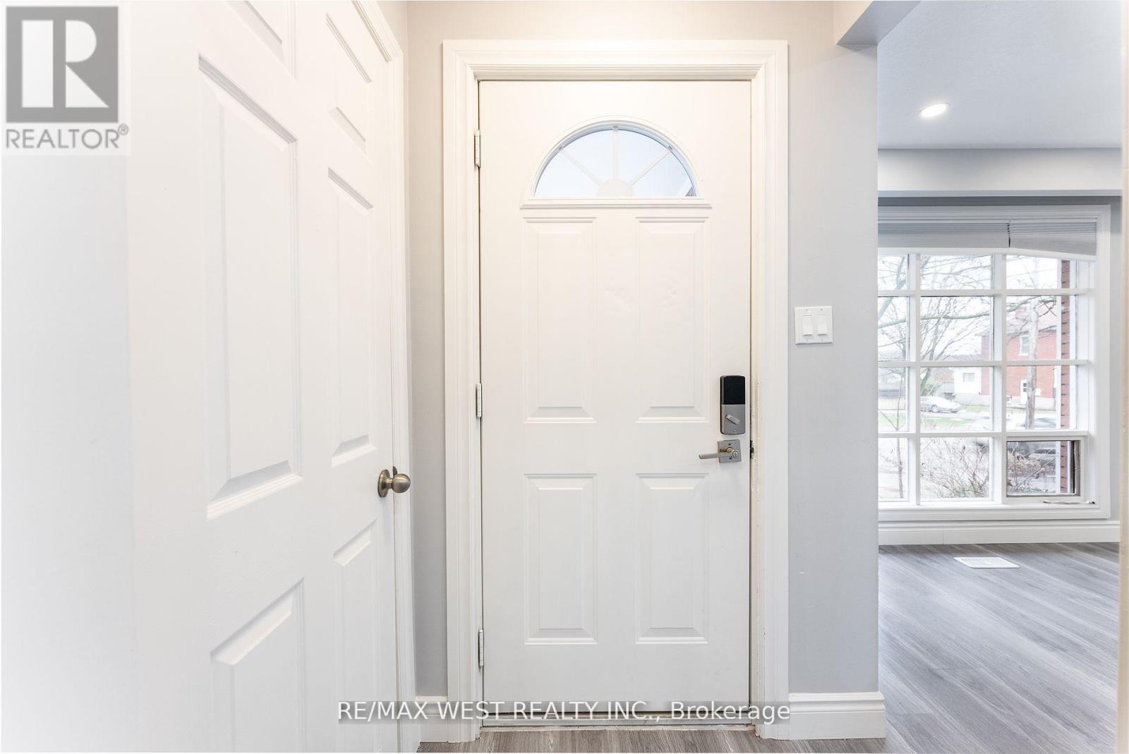 Upper - 368 Fountain Street, Cambridge, Ontario  N3H 1J3 - Photo 11 - X12231063