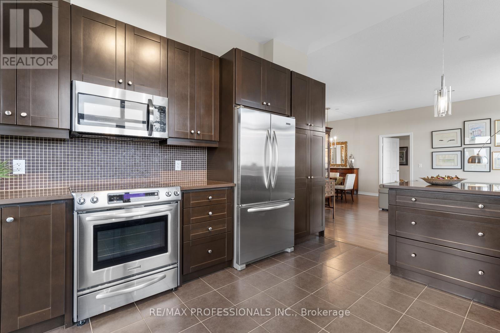 Property at 1203 - 1135 ROYAL YORK ROAD image 2
