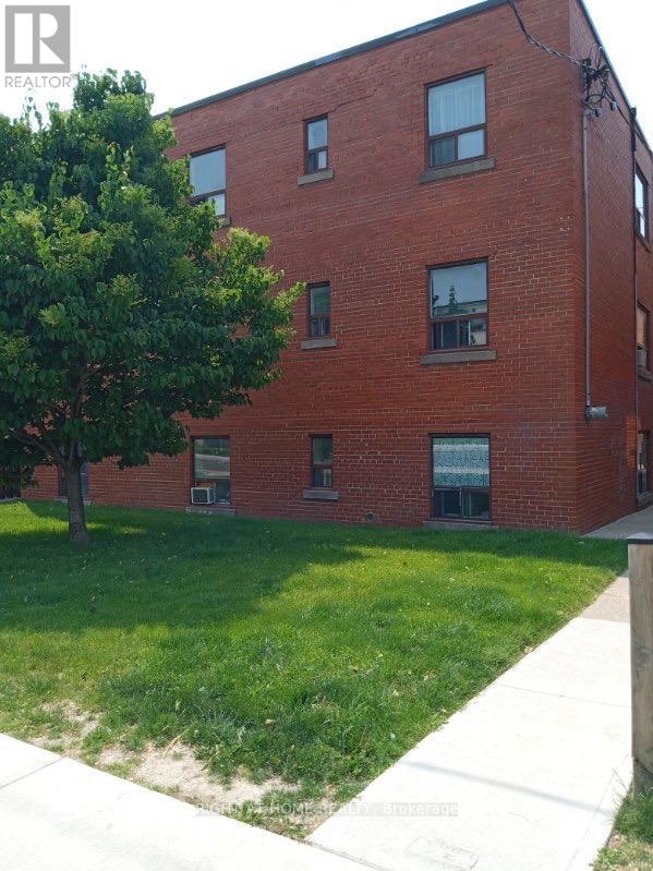 1020 O'connor Drive, Toronto (O'connor-Parkview), Ontario  M4B 2T3 - Photo 3 - E12231494