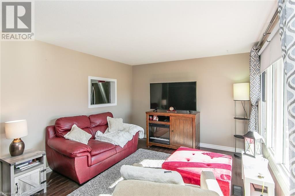 Property at 130 KINGSWOOD Drive Unit# 33 image 5