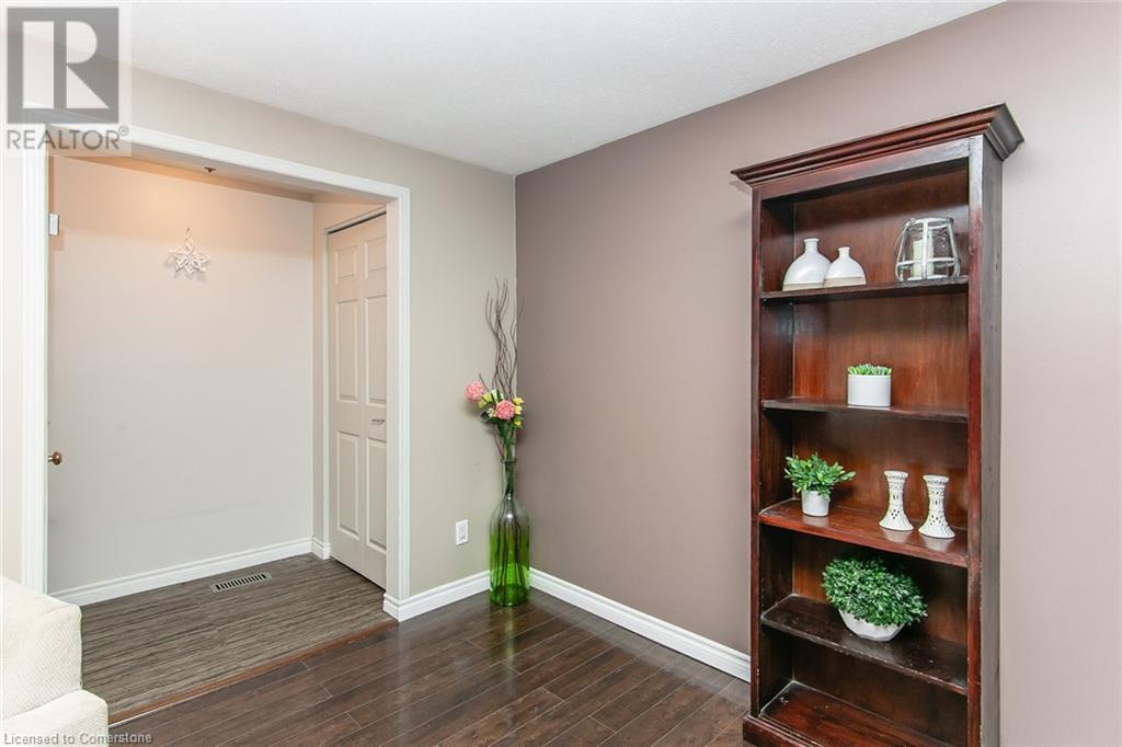 Property at 130 KINGSWOOD Drive Unit# 33 image 4