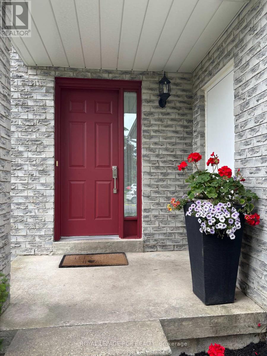Property at 14 FORRESTWOOD CRESCENT image 4