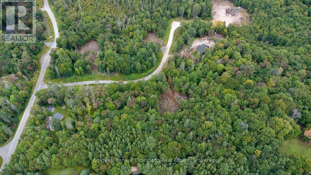 5 Foxwood Court, Huntsville, Ontario  P1H 2N5 - Photo 3 - X12231569