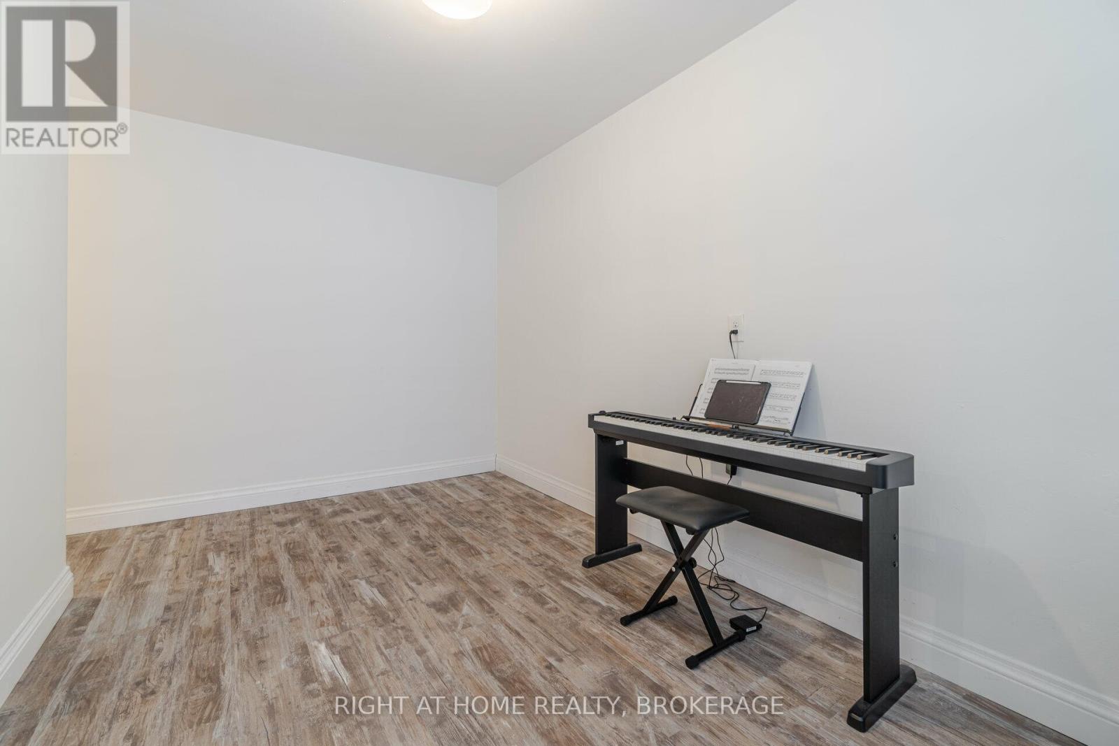 103 - 57 Mericourt Road, Hamilton, Ontario  L8S 2N5 - Photo 6 - X12231481