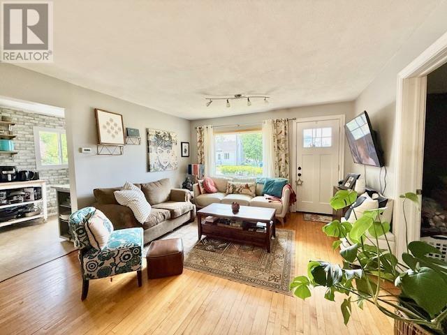 Property at 607 Francis ST W image 5