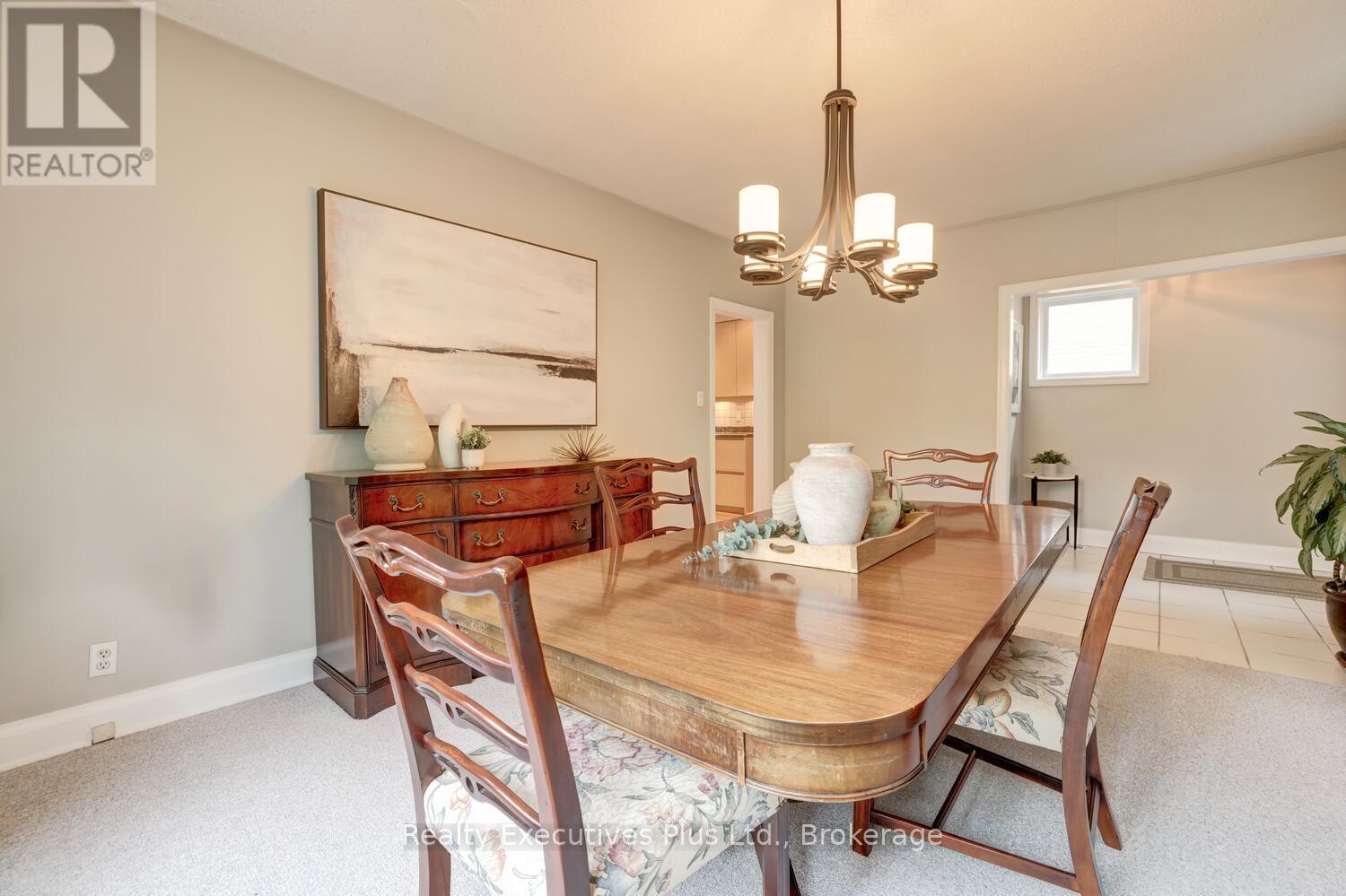 322 Pine Avenue, Oakville, Ontario  L6J 2J9 - Photo 10 - W12231803