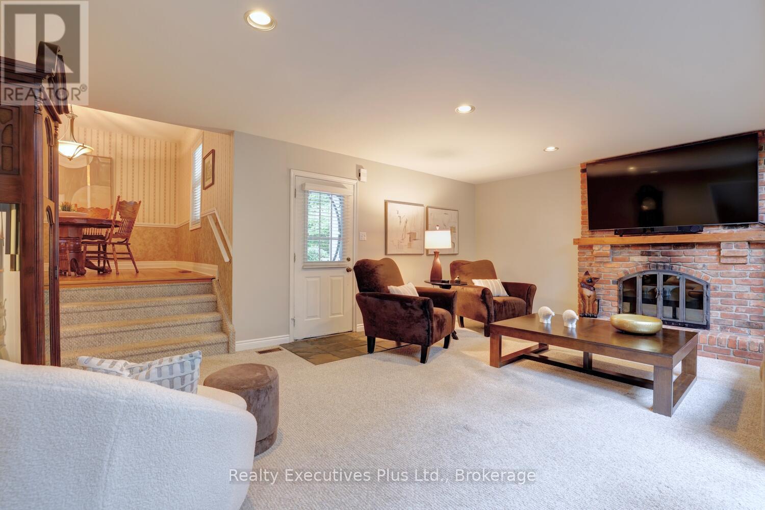 322 Pine Avenue, Oakville, Ontario  L6J 2J9 - Photo 17 - W12231803