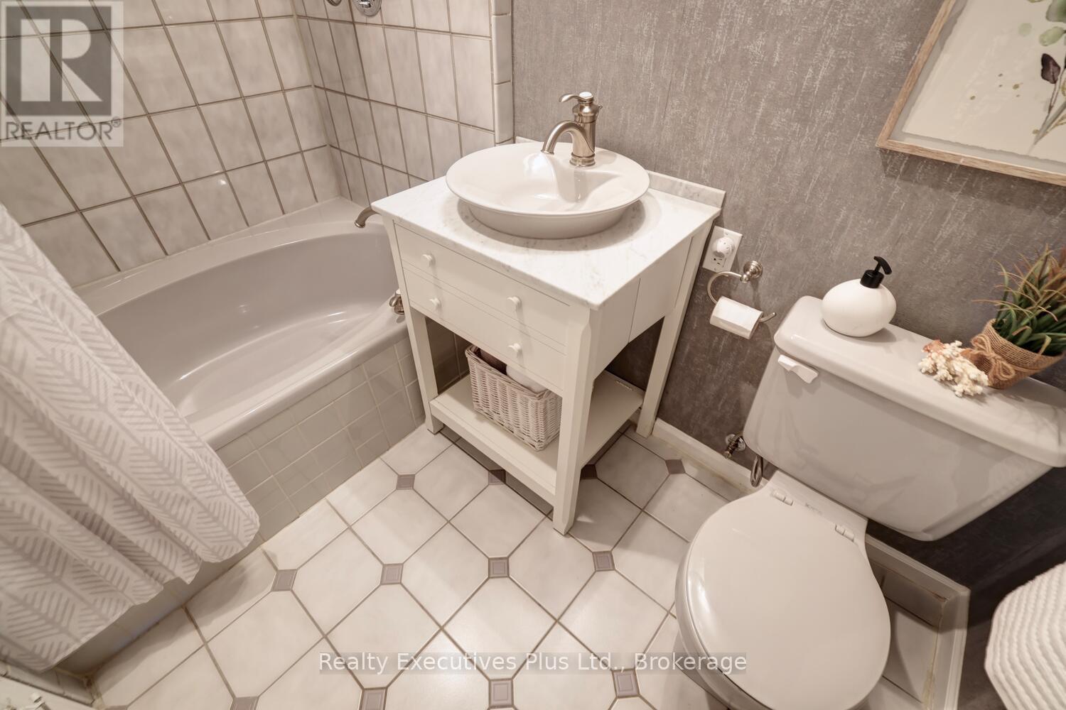 322 Pine Avenue, Oakville, Ontario  L6J 2J9 - Photo 23 - W12231803