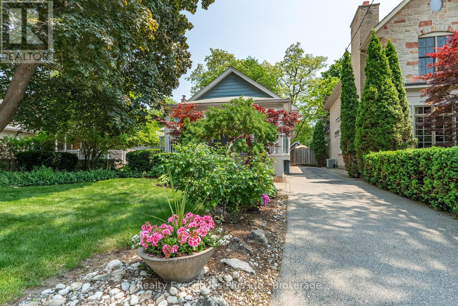 322 Pine Avenue, Oakville, Ontario  L6J 2J9 - Photo 46 - W12231803