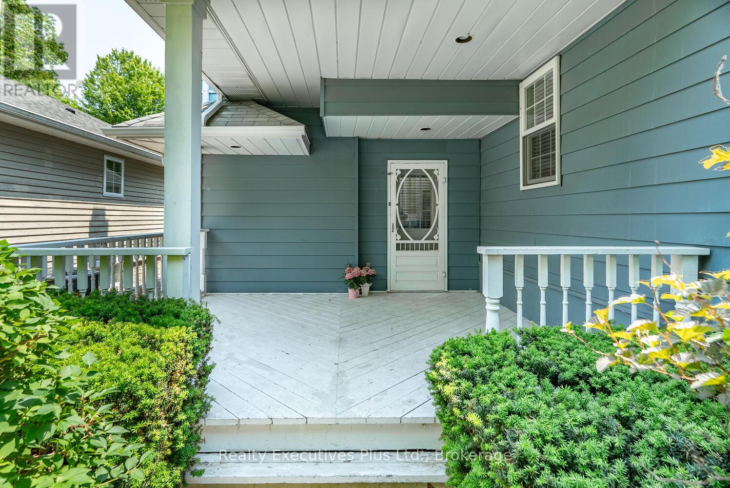 322 Pine Avenue, Oakville, Ontario  L6J 2J9 - Photo 6 - W12231803