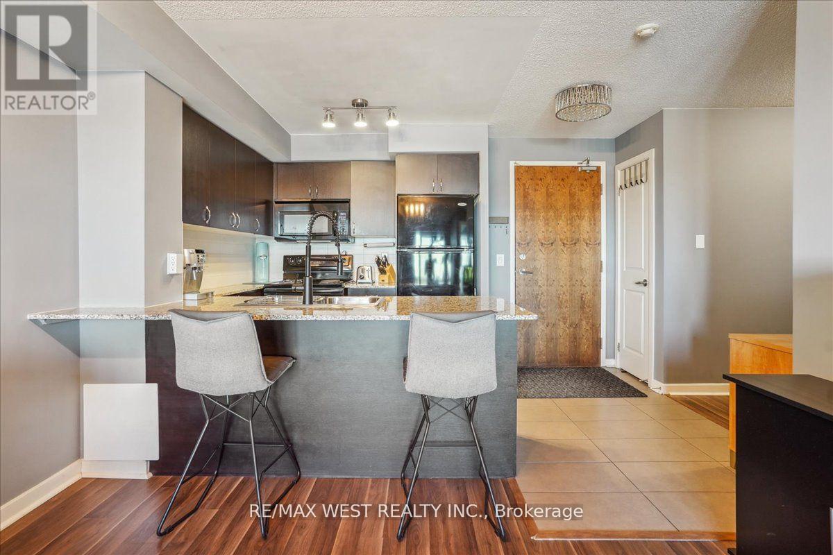 Property at 1105 - 1235 BAYLY STREET image 4