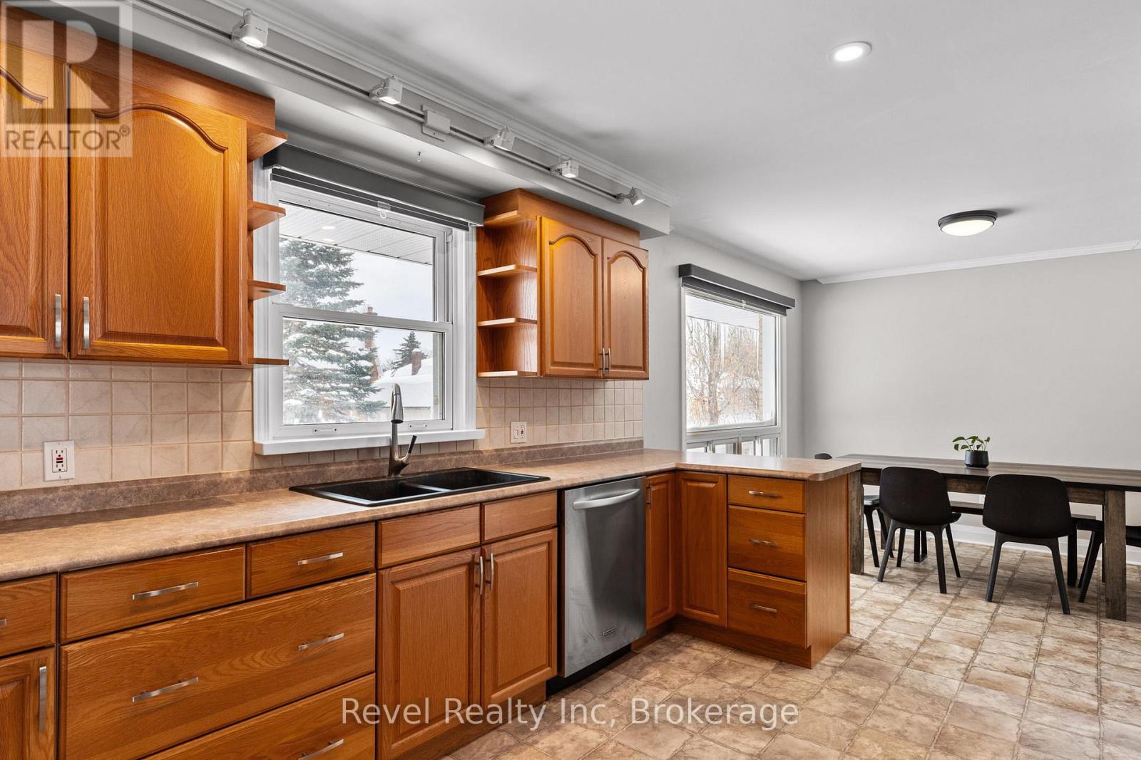 21 John Street, Springwater, Ontario  L0L 1P0 - Photo 15 - S12231893