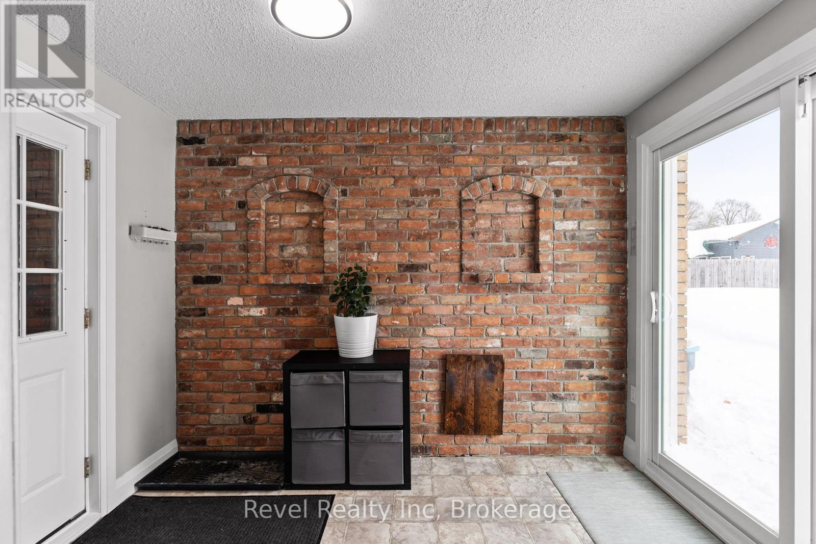 21 John Street, Springwater, Ontario  L0L 1P0 - Photo 5 - S12231893