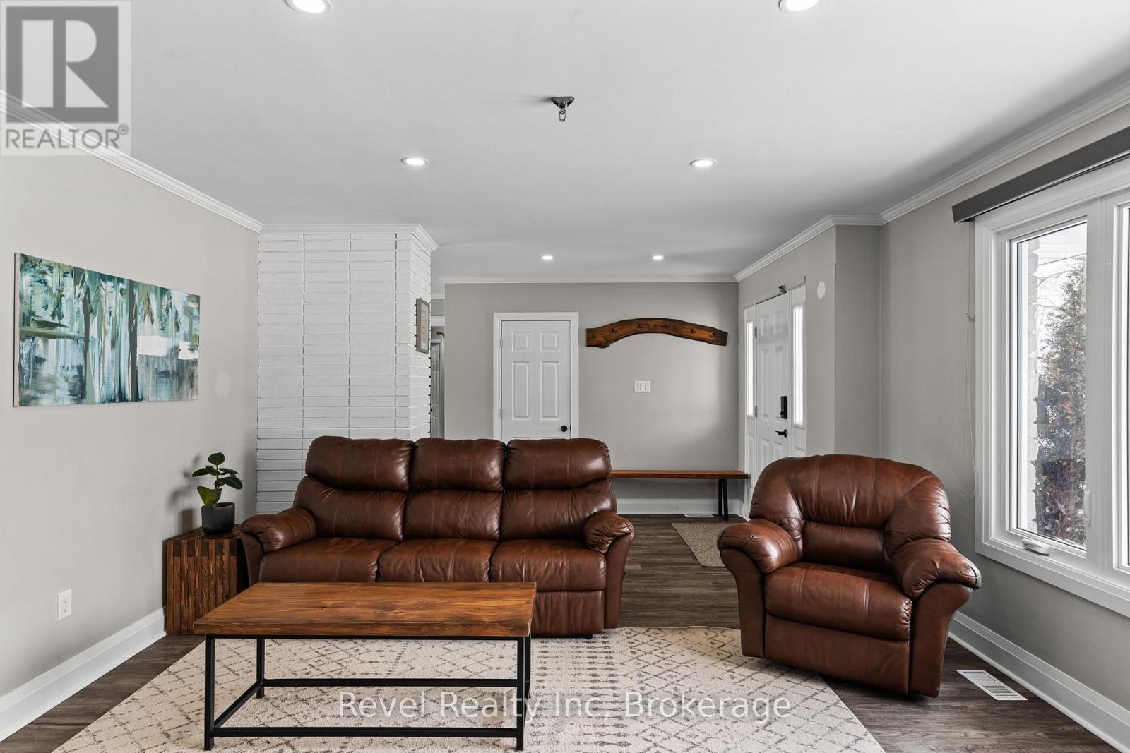 21 John Street, Springwater, Ontario  L0L 1P0 - Photo 9 - S12231893