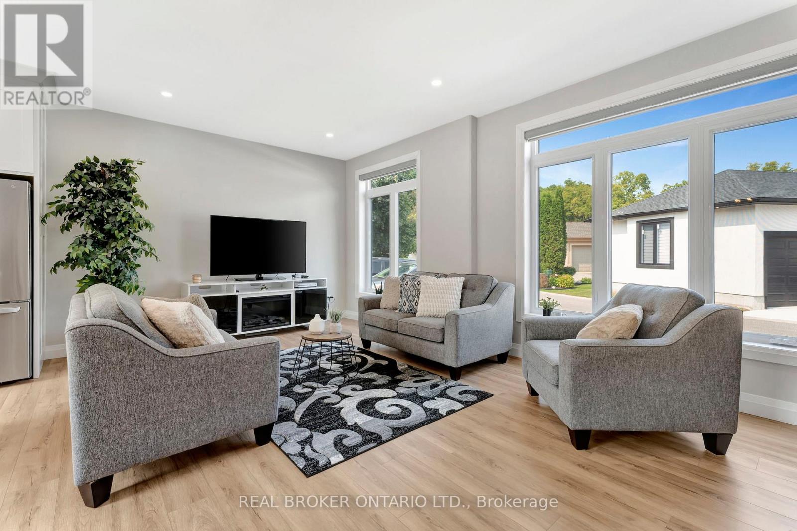 6 - 5 John Pound Road, Tillsonburg, Ontario  N4G 5X3 - Photo 8 - X12154392