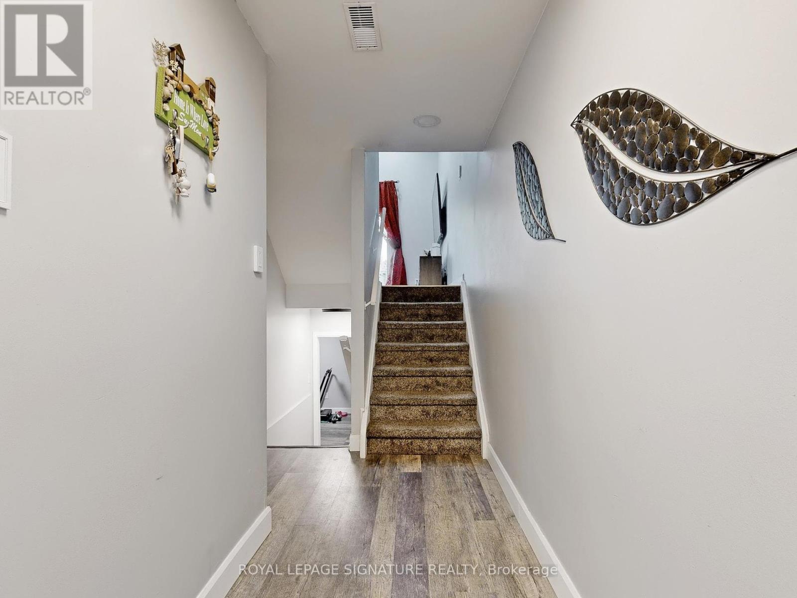 Property at 101 - 1133 RITSON ROAD N image 5