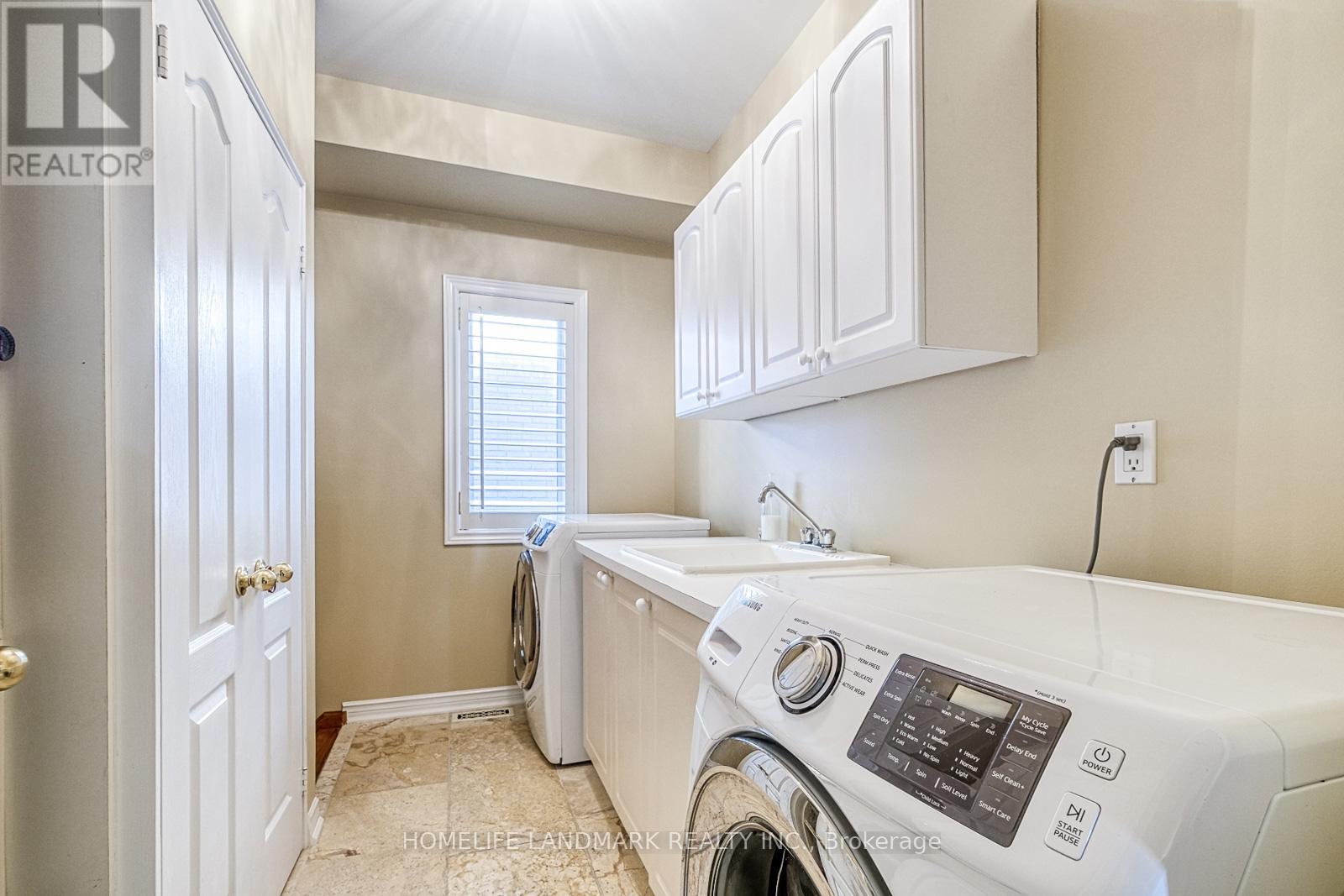 9 Chantilly Crescent, Richmond Hill, Ontario  L4C 0K1 - Photo 19 - N12231652
