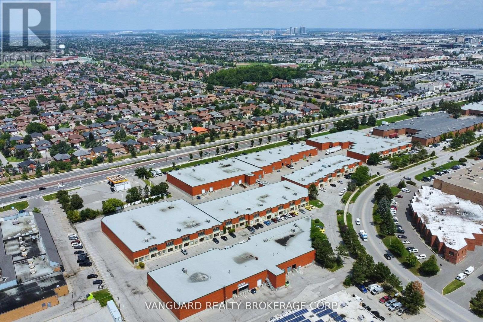 26 - 180 Trowers Road, Vaughan, Ontario  L4L 8A6 - Photo 4 - N12231821