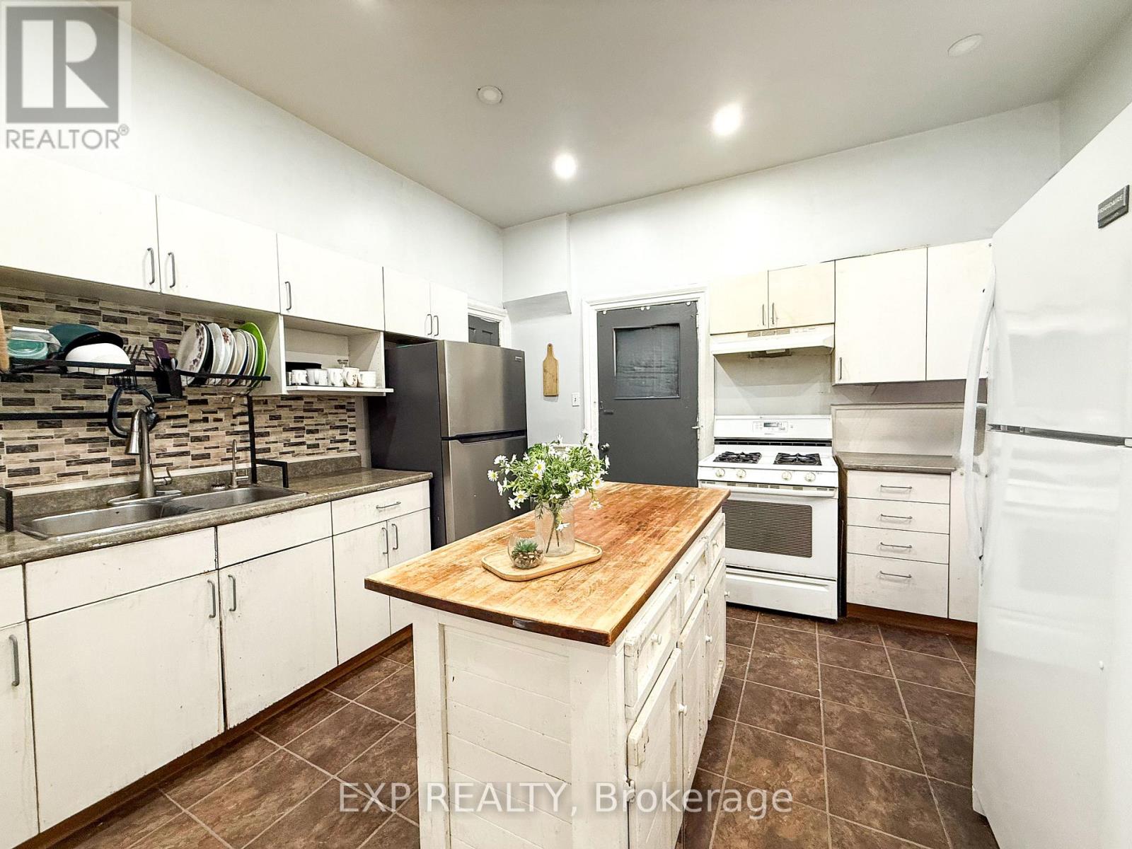 Property at 80 SHERWOOD DRIVE image 5