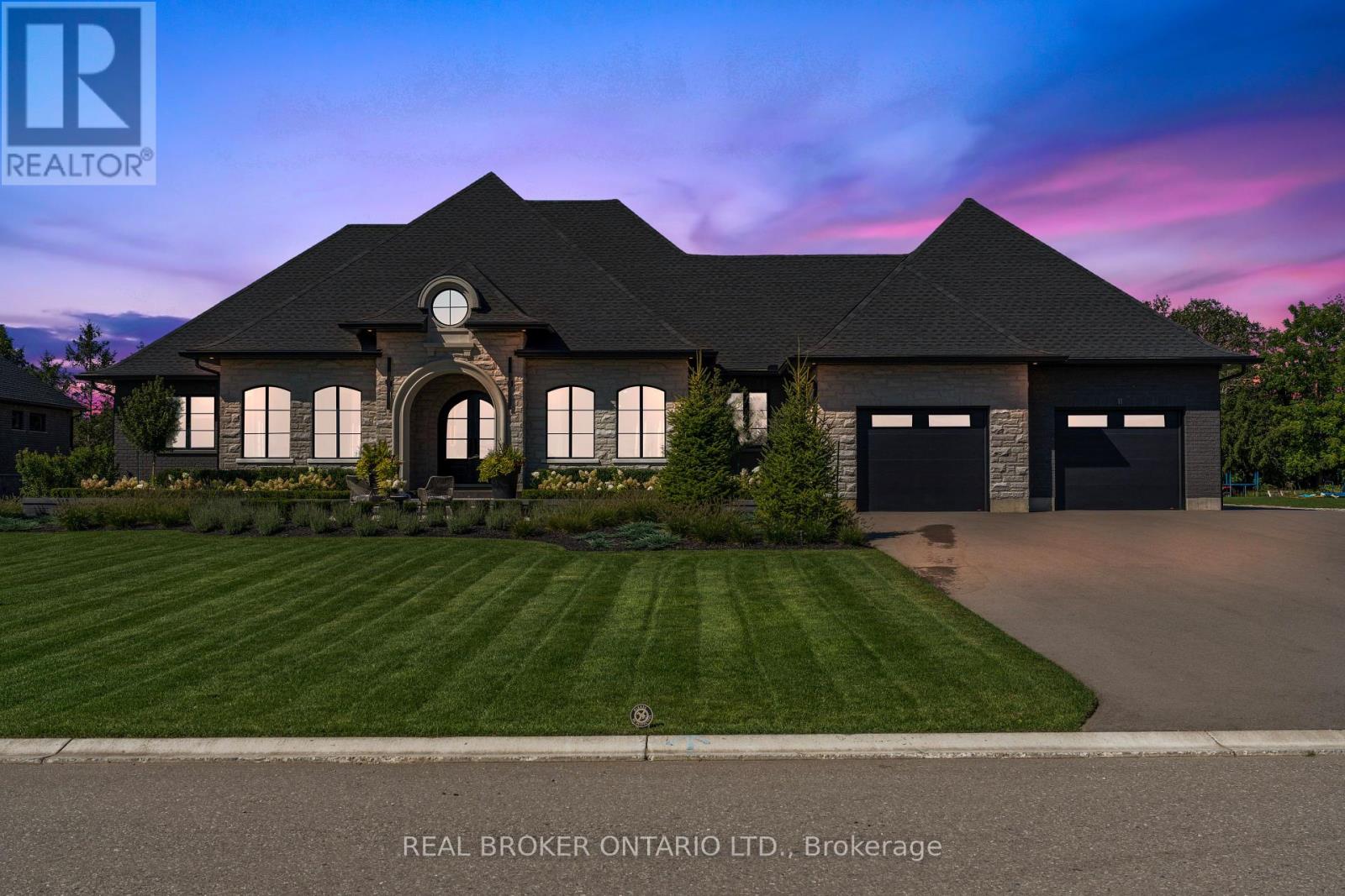 11 August Crescent, Norwich (Otterville), Ontario  N0J 1R0 - Photo 1 - X12231835