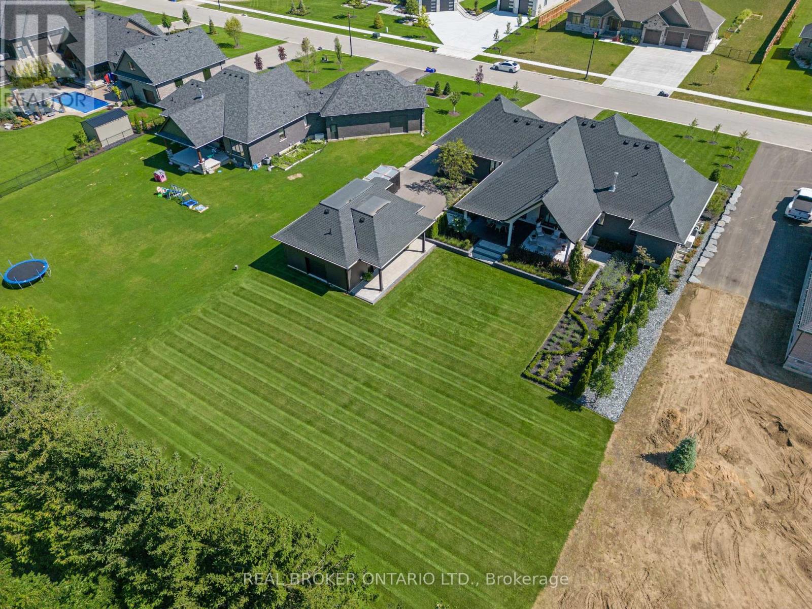 11 August Crescent, Norwich (Otterville), Ontario  N0J 1R0 - Photo 46 - X12231835