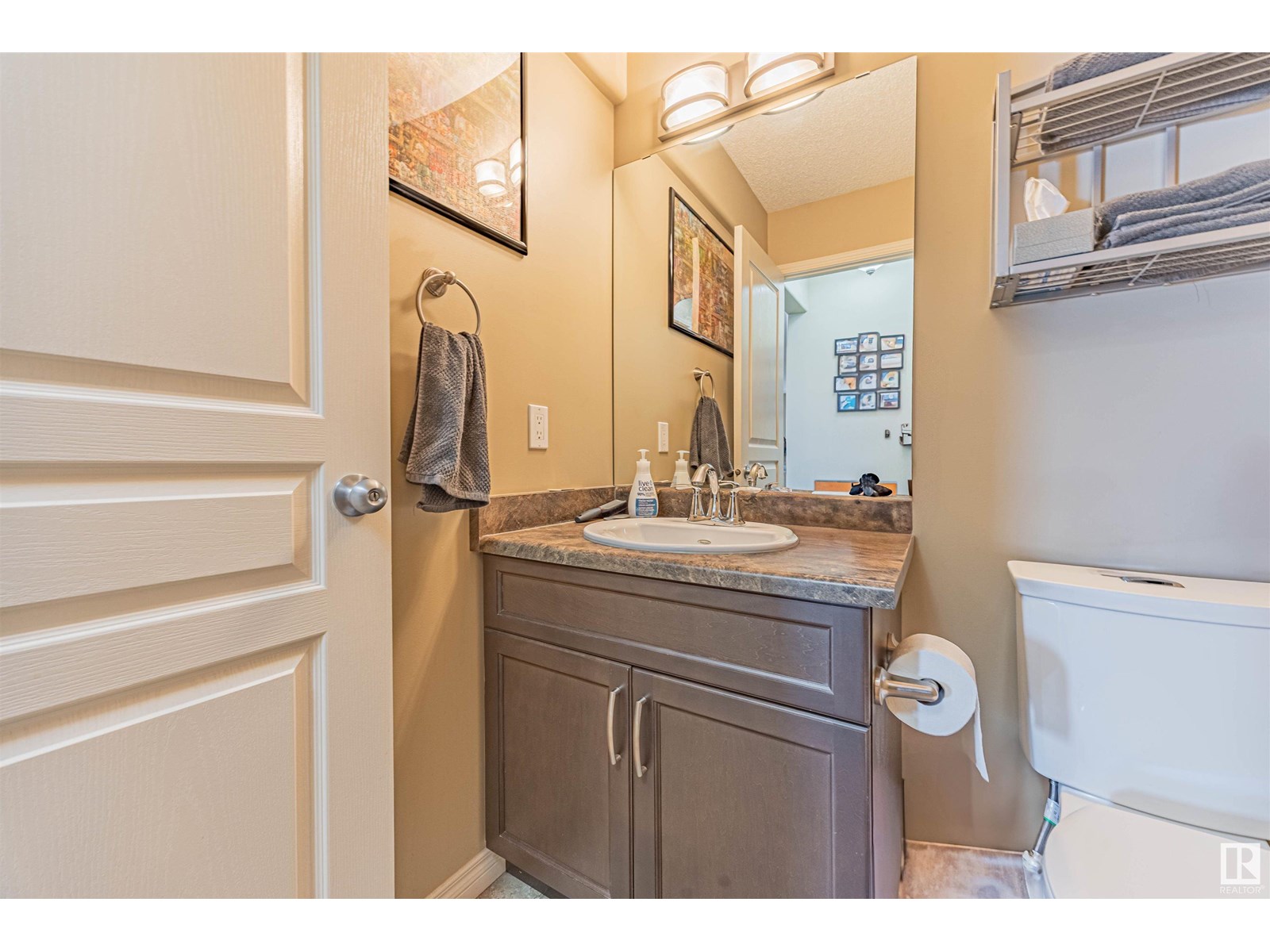 Property at 240 SILVERSTONE CR image 2