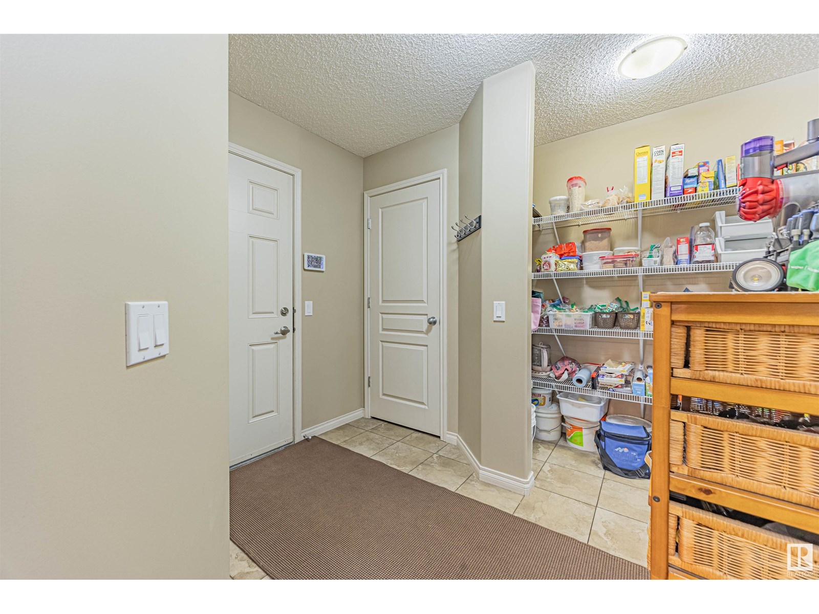 Property at 240 SILVERSTONE CR image 3