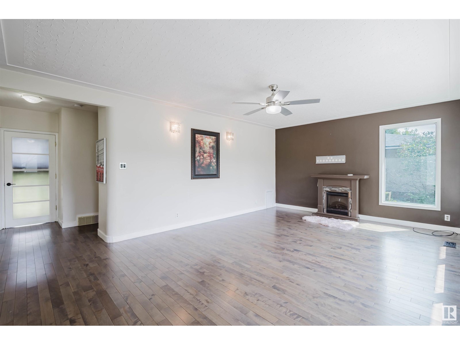 Property at 11512 74 AV NW image 3