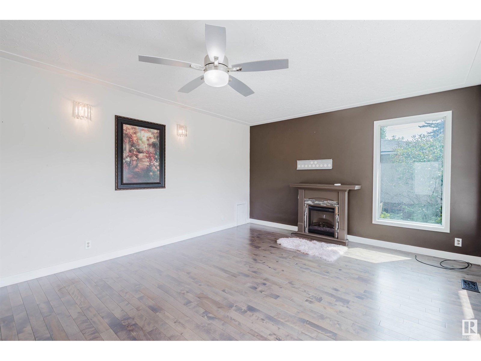 Property at 11512 74 AV NW image 4