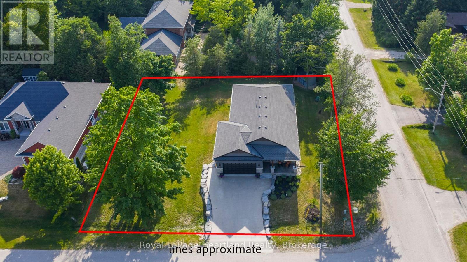 3 Eugene Street, Bluewater, Ontario  N0M 1G0 - Photo 2 - X12232031