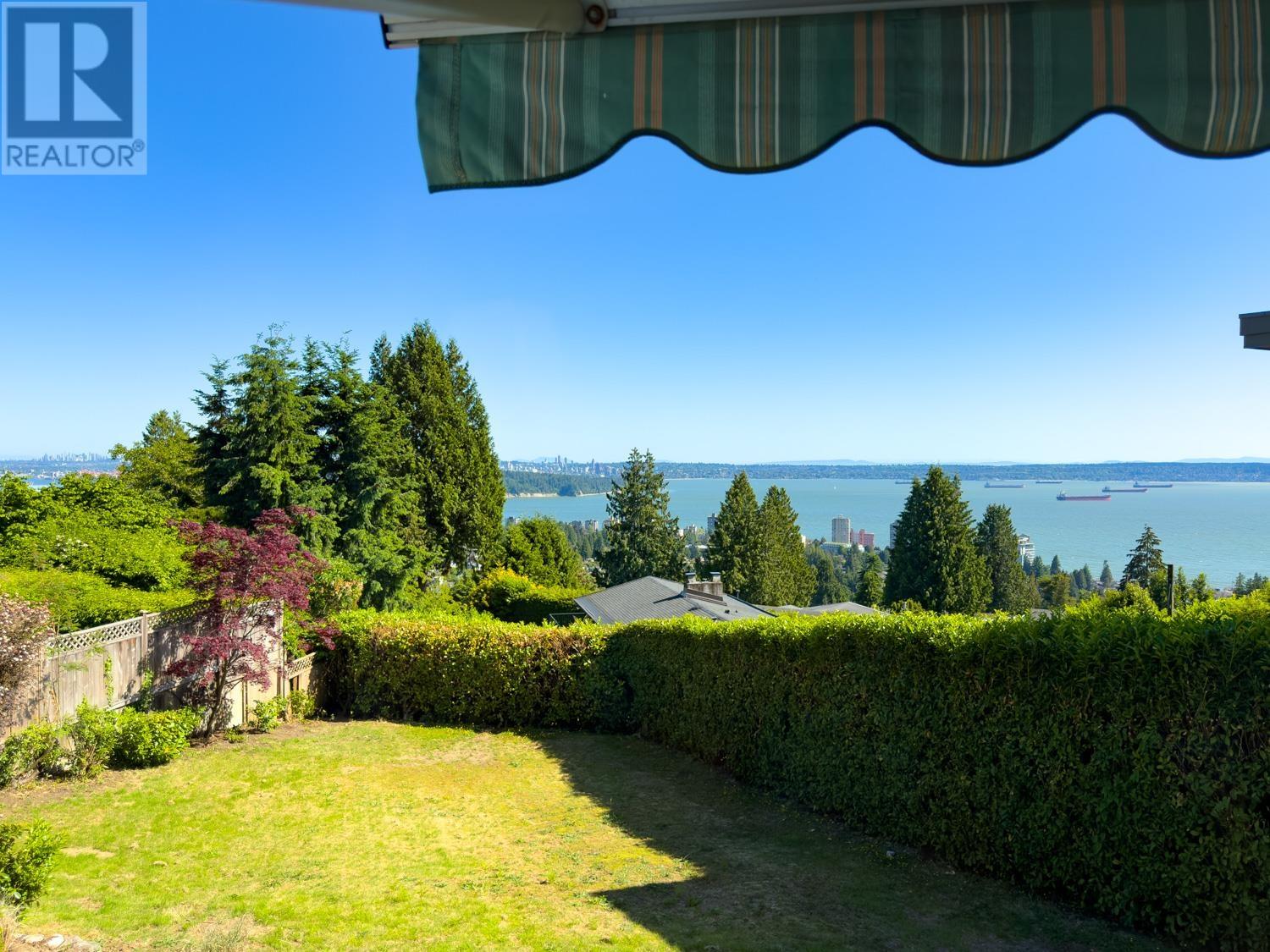 Property at 1960 ORCHARD WAY image 2