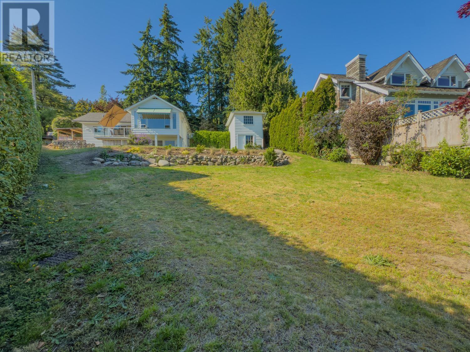 Property at 1960 ORCHARD WAY image 4