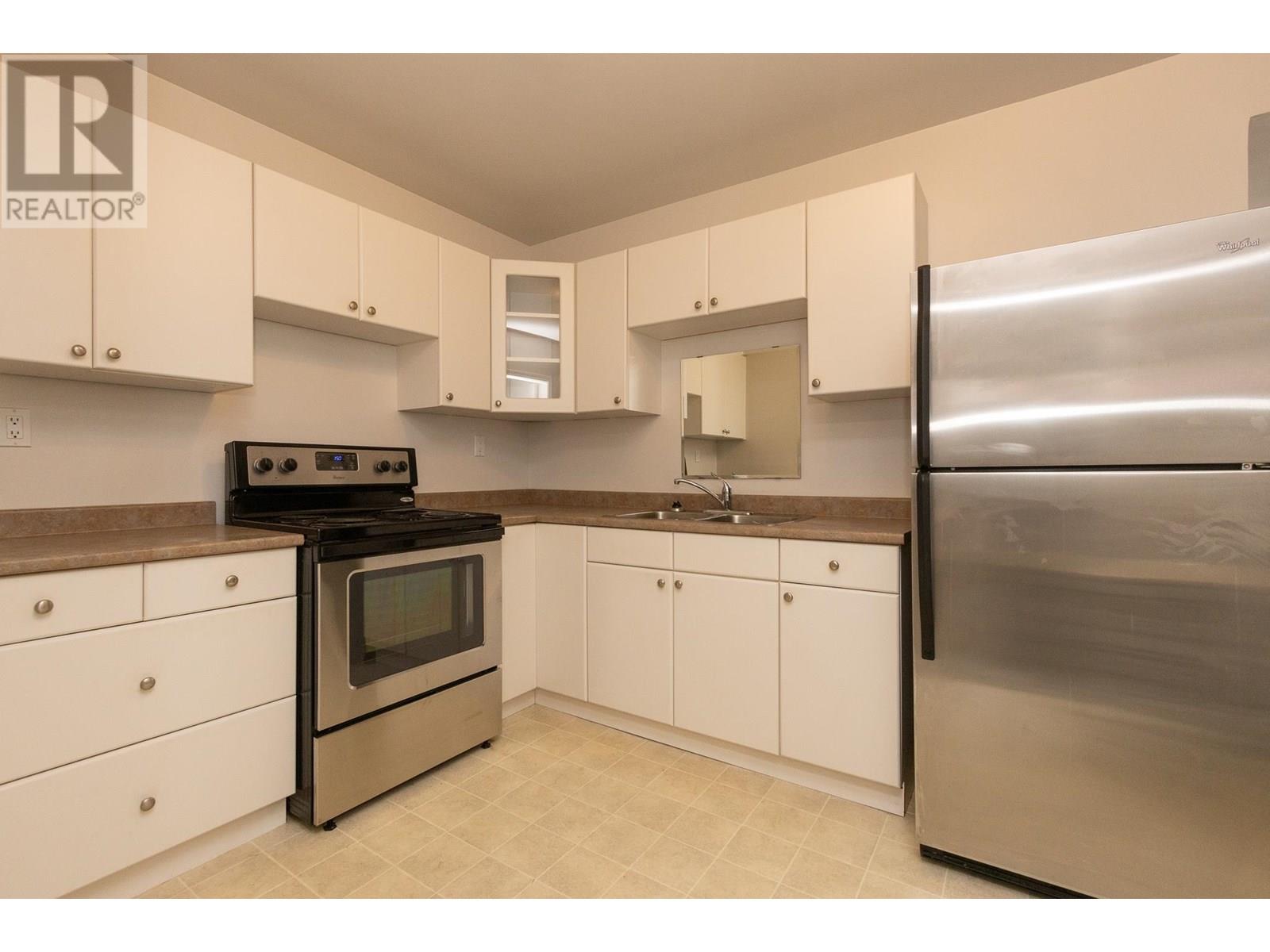 8481 12 AVENUE, burnaby, British Columbia V3N2L8