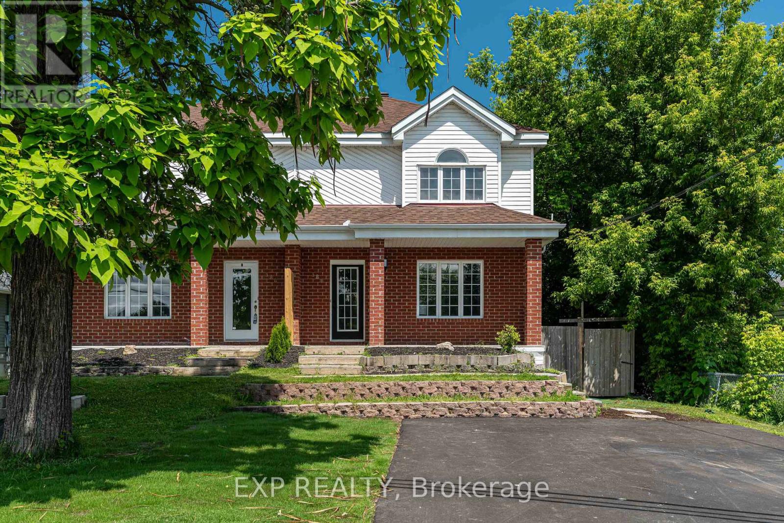 Property at 384 LAURIER STREET image 1