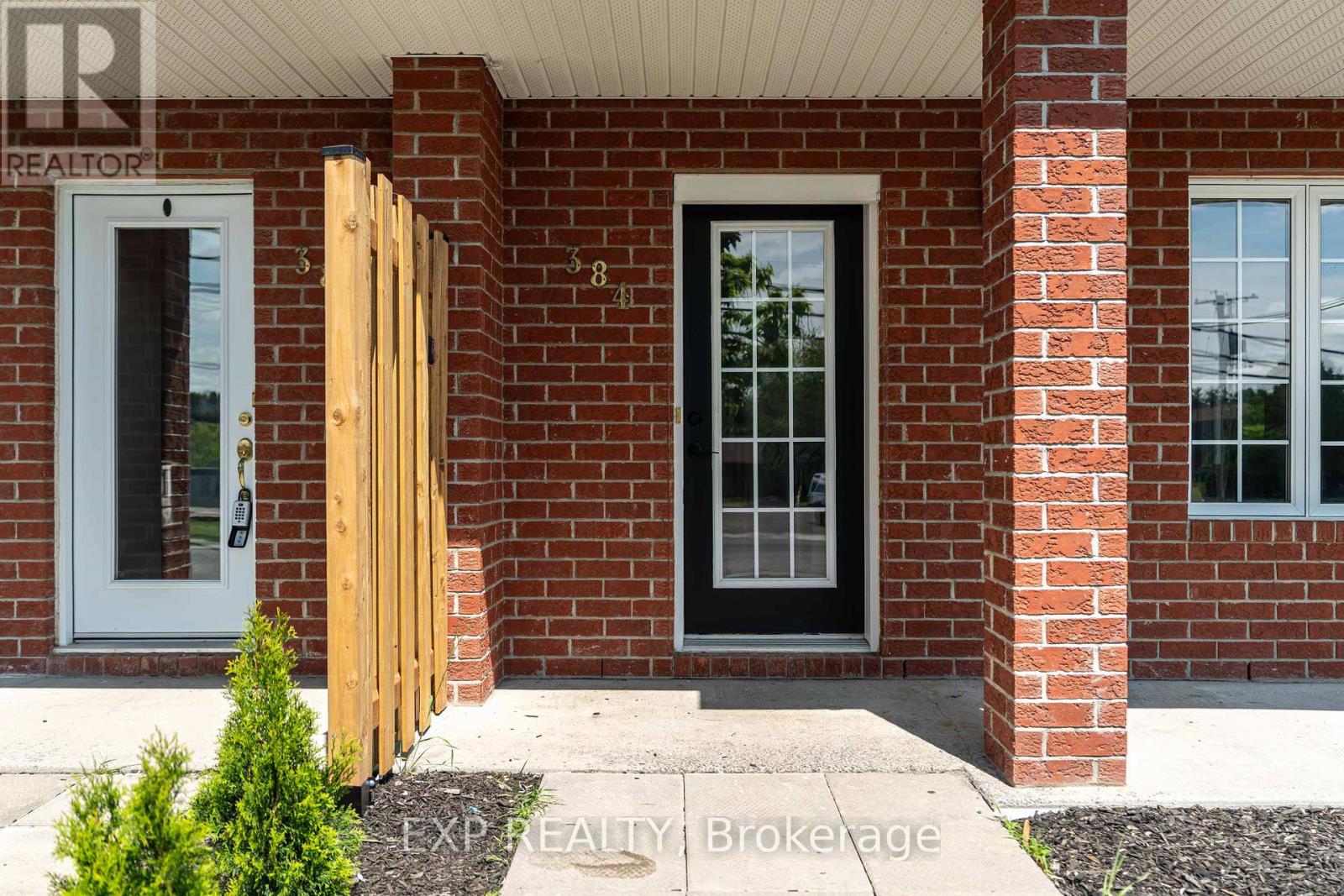Property at 384 LAURIER STREET image 4