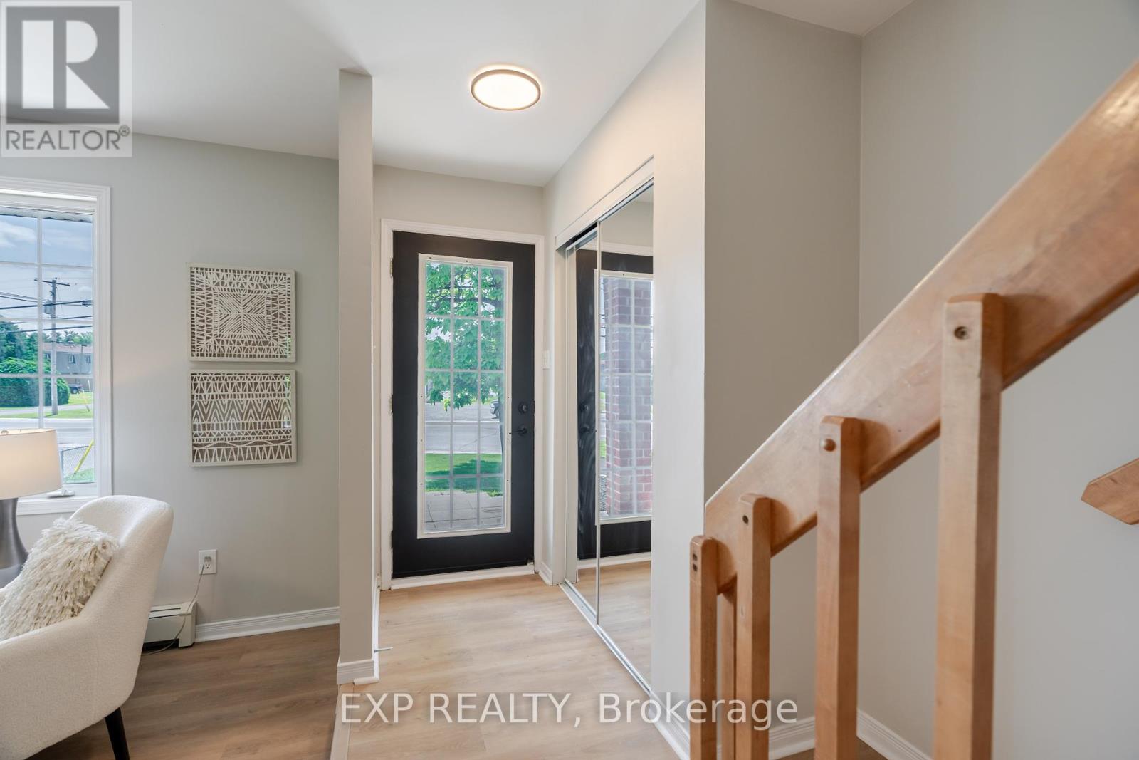 Property at 384 LAURIER STREET image 5