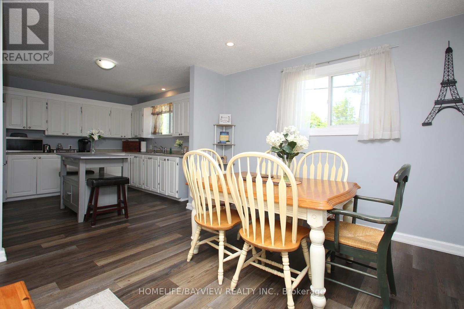 9 Bridge Street, Kawartha Lakes (Bexley), Ontario  K0M 1N0 - Photo 8 - X12231354