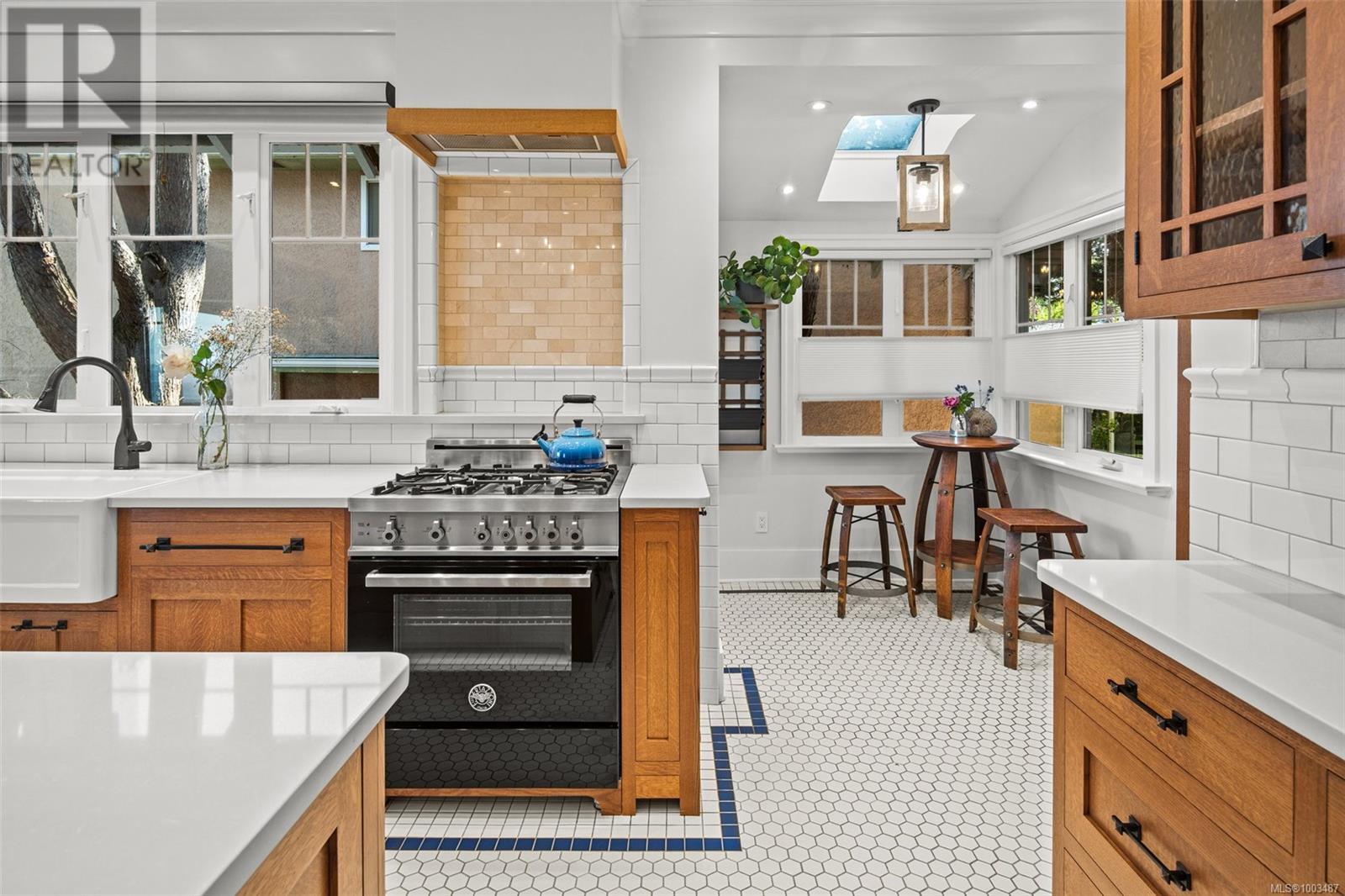 Property at 2170 Esplanade image 3