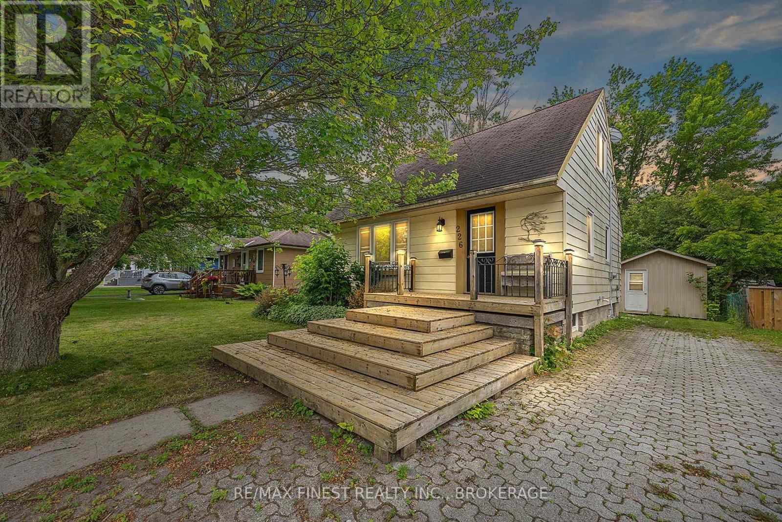 Property at 226 SIMCOE STREET image 1