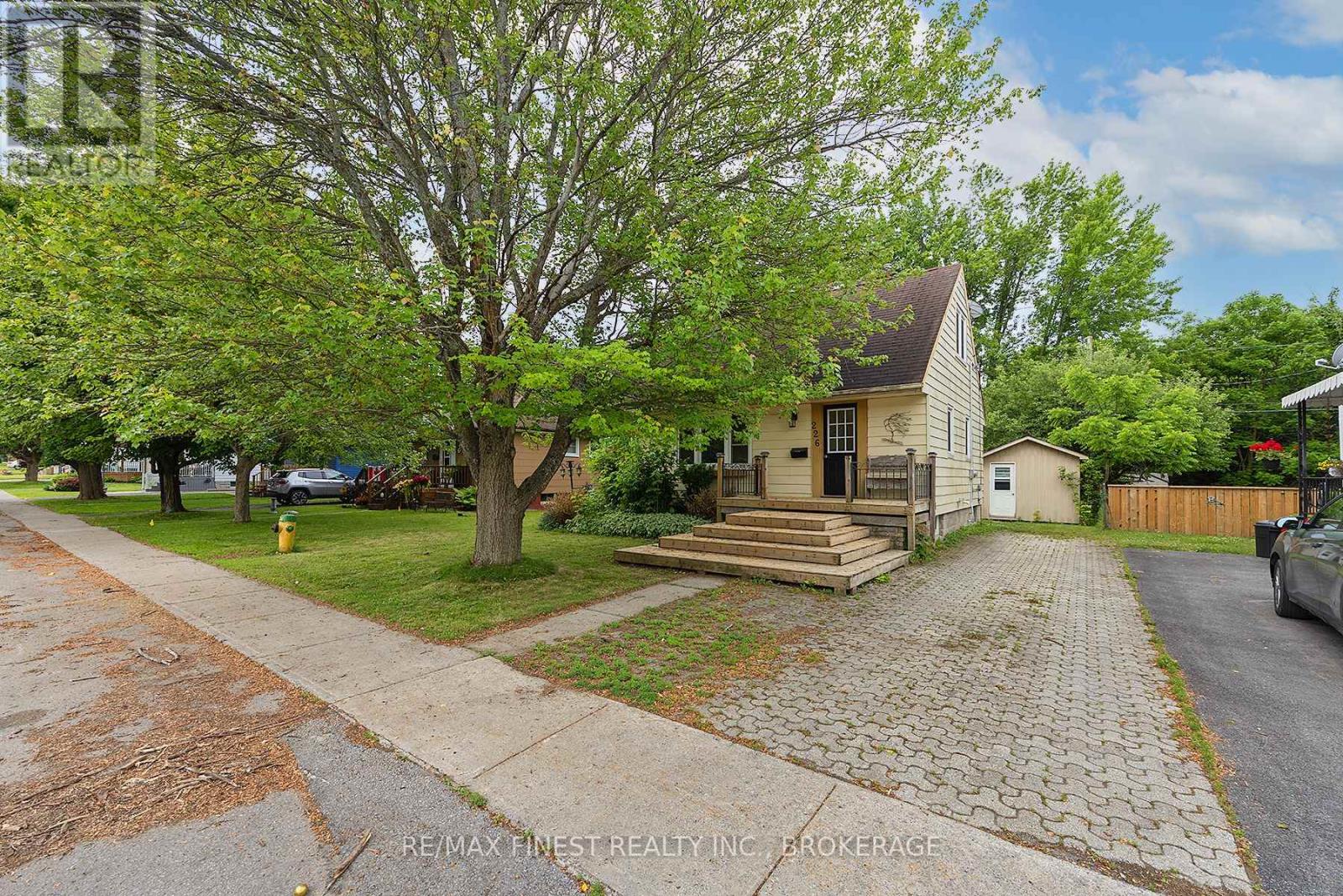Property at 226 SIMCOE STREET image 2