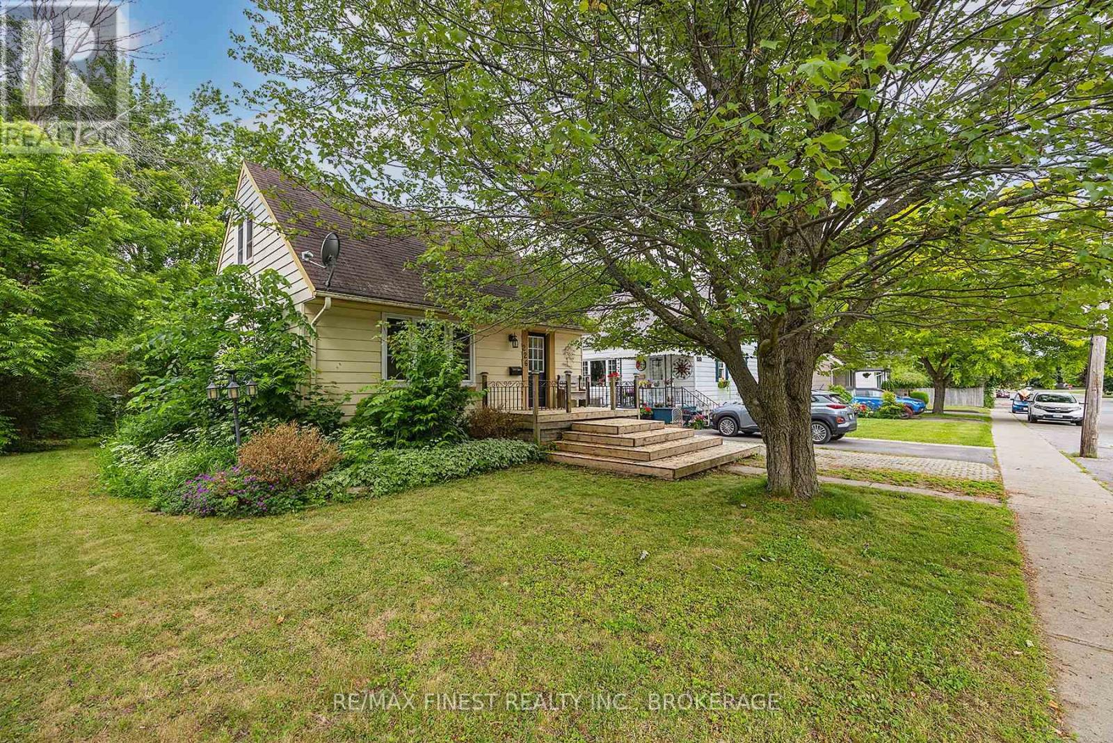 Property at 226 SIMCOE STREET image 4