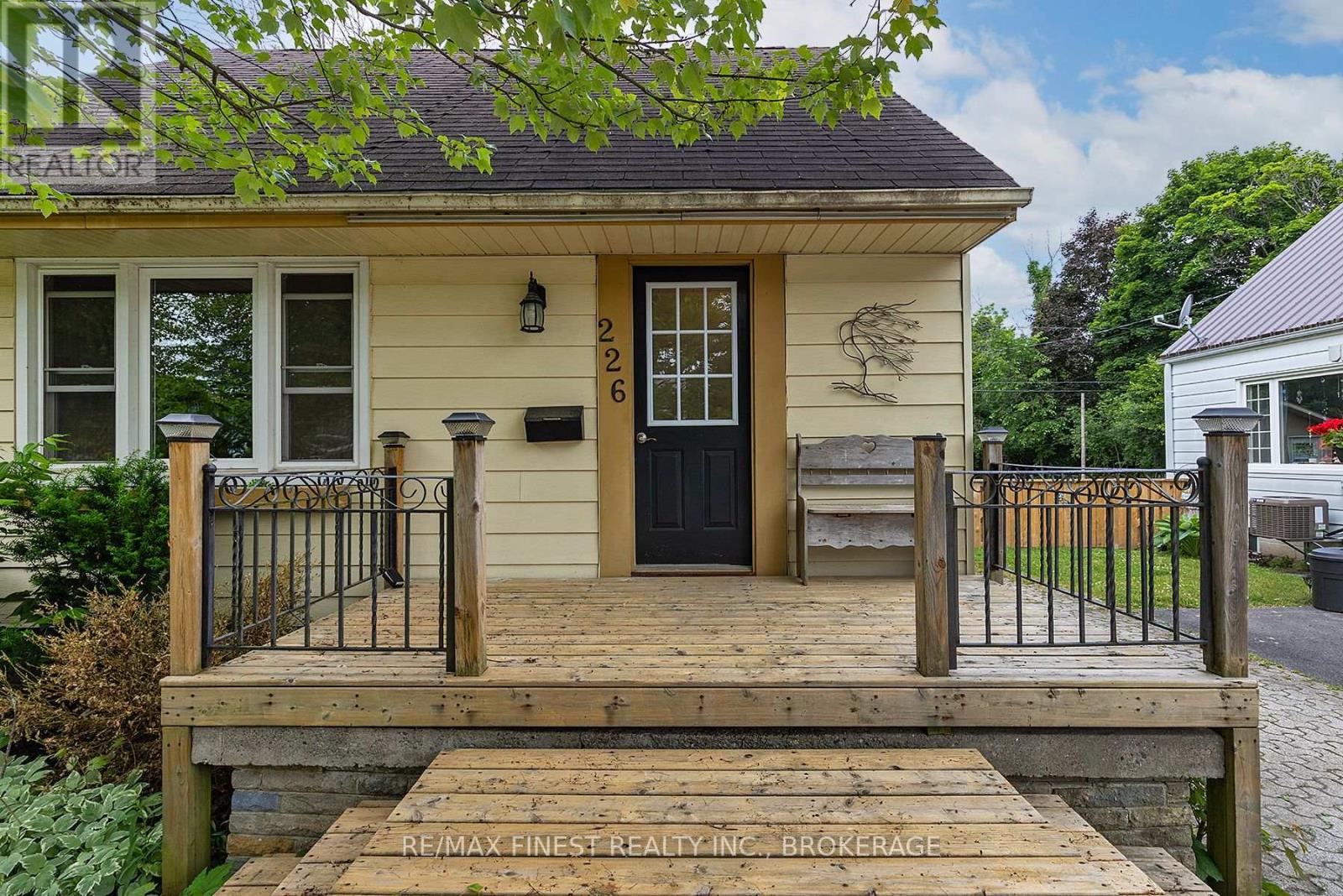 Property at 226 SIMCOE STREET image 5