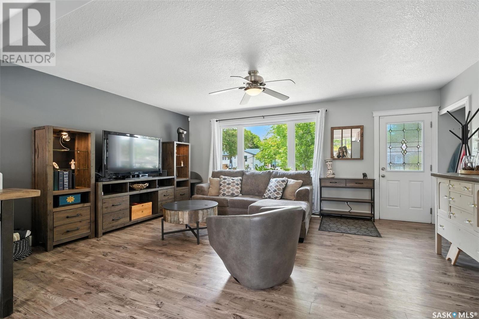 Property at 47 Davidson CRESCENT image 4