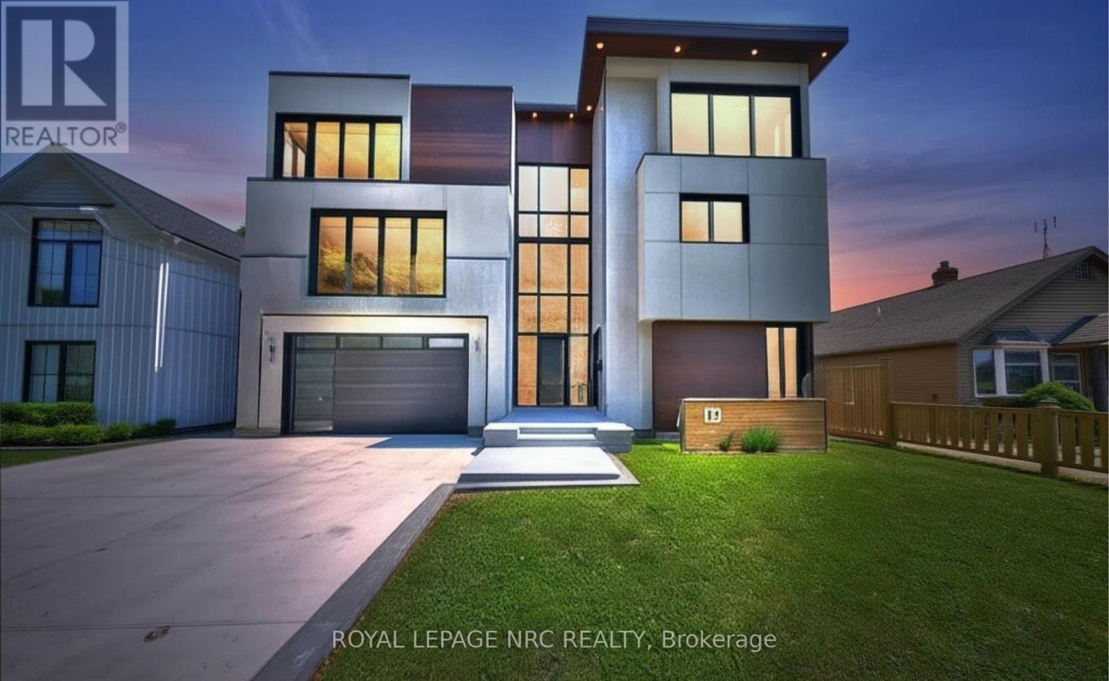 10 Pawling Street, St. Catharines (Port Dalhousie), Ontario  L2N 5M2 - Photo 1 - X12232214