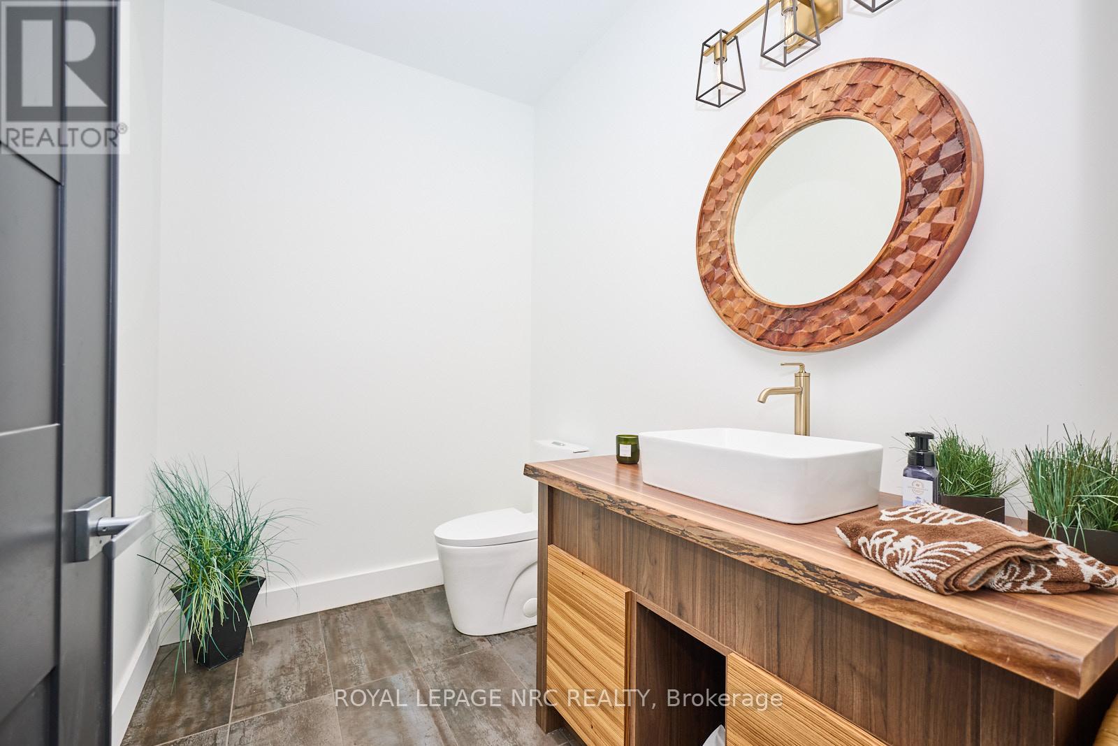10 Pawling Street, St. Catharines, Ontario  L2N 5M2 - Photo 39 - X12232214